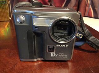 Vintage Sony Digital Mavica Mvc - Fd7 Still Camera 3.  5 Floppy Disc With Charger