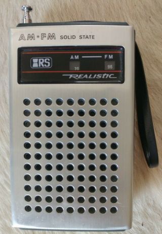Vintage Realistic Am Fm Solid State Transistor Handheld Radio 12 - 609a