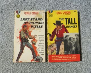 2 Vintage Paperback Books By Louis L " Amour The Tall Stranger & Last Stand At Pap