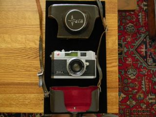 Vintage Petri 2.  8 35mm Camera & Case