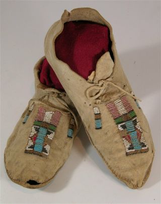 1910s Native American Plains / Cheyenne Indian Bead Decorated Hide Moccasins