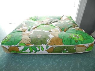 Vtg Vinyl Floral Cushion Seat For Wire Patio Chair Lounge Retro Flower Power