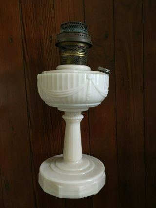 ANTIQUE ALADDIN ALACITE LINCOLN DRAPE OIL LAMP NU - TYPE MODEL B Matching Shade 2