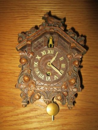 Vintage Lux Clock Mfg Cuckoo Clock Waterbury,  Ct Usa 6.  5 "