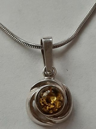 Vtg.  925 Sterling Silver Green Amber Pendant Necklace 19” Snake Chain
