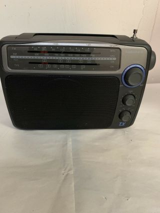 Vintage Radio Shack Portable Am Fm Radio 2 - Band - Model 12 - 887