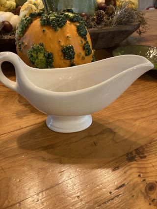 Vintage Farmhouse/cottage White Porcelain Ceramic Gravy/sauce Boat 7.  5”x4”