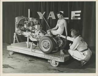 Yale Forklift Display Engine W Pretty Woman In Bathing Suit Vintage Ad Photo