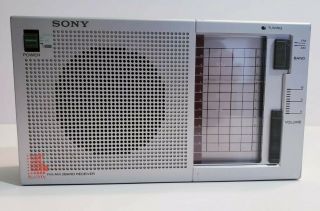 Vintage 1980 Sony Icf - 710w Am/fm Portable Transistors Radio Ac Or Batteries