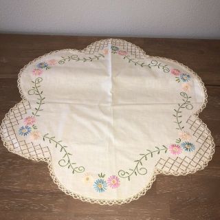 Vintage Embroidered Cream Linen Tablecloth Topper 24 " Dia Flowers Scallops Euc