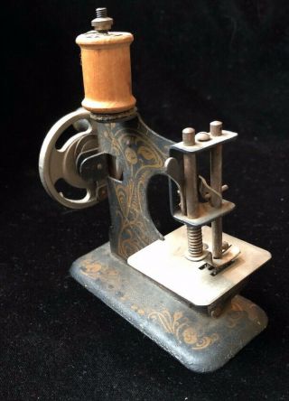 Antique 1912 Muller Child ' s Sewing Machine Model 0 2