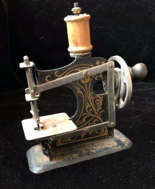 Antique 1912 Muller Child ' s Sewing Machine Model 0 3