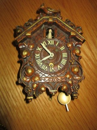 Vintage Lux Clock Mfg Cuckoo Clock Waterbury,  Ct Usa 6.  25 "