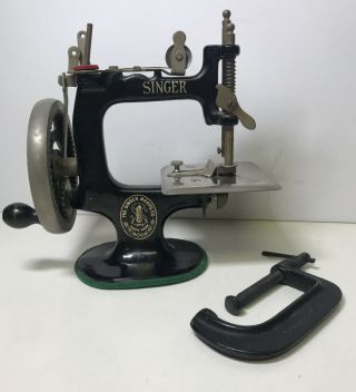 Antique Cast Iron Singer Hand Crank Sewing Machine Child Toy