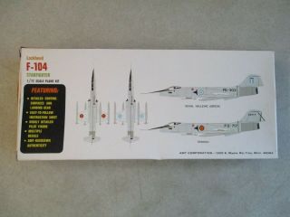Vintage 1/72 Scale Lockheed F - 104 Starfighter Model Kit By Amt A - 625:100