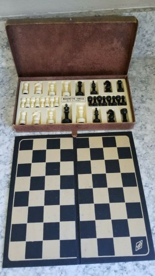 Vintage E.  S.  Lowe Magnetic Staunton Chess Set - Weighted No.  815 Cond