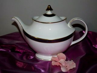 Vintage 1973 Royal Doulton " Harlow " Bone China Teapot - England - Lid
