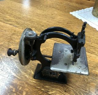 Antique F&w Automatic Hand Crank Toy Sewing Machine Cast Iron