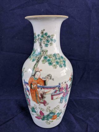 Good 19th Century Chinese Porcelain Famille Verte Hand Painted Vase.