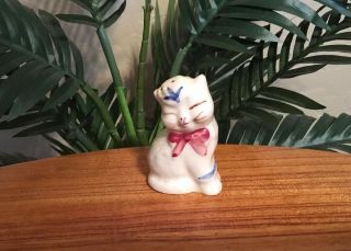 Vintage Shawnee Kitten Cat With Red Bow Porcelain Salt Or Pepper Shaker