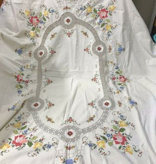 Vintage Tablecloth Oval Applique And Crocheted 66 " X 80 " (ln05)