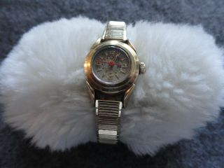 Vintage Swiss Made Wittnauer Ladies Wind Up Watch With A Red Second Hand