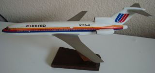 Vintage United Airlines Boeing 727 (stretch) Desk Display Airplane