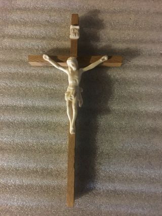 Wooden Wall Crucifix Cross Of Our Lord Plastic Jesus Christ Crucified Vtg M - 322