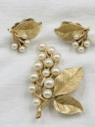 Vintage Crown Trifari Signed Gold Tone Faux Pearls Brooch & Clip Earrings Set