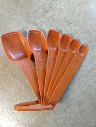 Vintage Tupperware Measuring Spoon Complete Set Of 6 With Ring Orange 1272