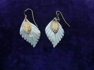 Lovely Vintage 9ct Yellow Gold 375 Leaf Drop Earrings Mother Of Pearl Pierced