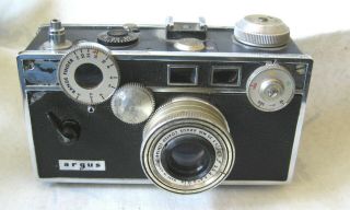 Vintage Argus C3 - 35mm Camera - 50mm Cintar F/3.  5