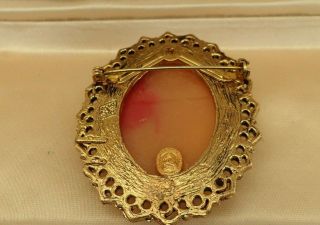 VINTAGE JEWELLERY SIGNED CAMEO WITH OUR LADY OF THE SNOWS PLAQUE BROOCH PIN 3