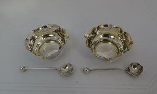 Two Small Victorian Open Silver Salts With 2 Salt Spoons - Mappin Brothers C1896