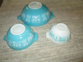Vintage Pyrex Turquoise - White Amish Butterprint 3 Mixing Bowls: 444 - 442 - 441
