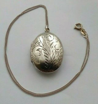 Vintage Solid Sterling Silver Oval Locket Necklace & Silver Chain