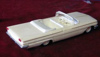 Vintage Dealer Promo/Model Car 1960 Pontiac Bonneville 2