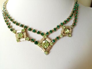 Vintage Jewellery Green Glass Art Deco Necklace.