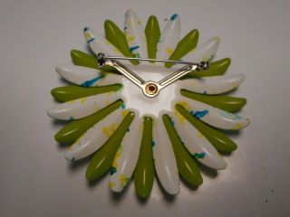WOW VINTAGE ENAMEL FLOWER pin / brooch GREEN AND WHITE FANTASTIC 3