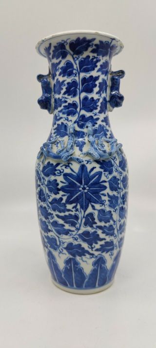 19th Century Chinese Export Vase With Flowers Decoration
