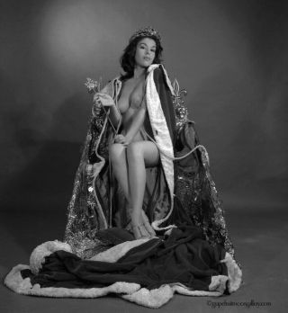 Bunny Yeager Estate Pin - Up Camera Negative Nude On Throne Queen For A Day 60s
