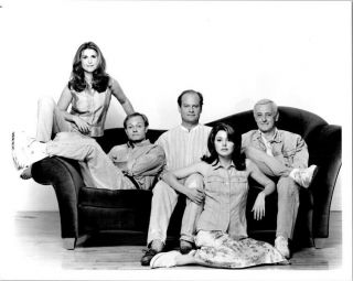 Frasier Tv Series Vintage 8x10 Photograph Kelsey Grammer Poses With Rest Of Cast