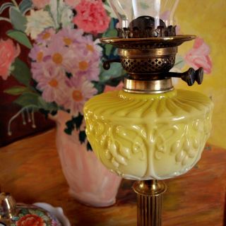 Tall Ornate Antique Victorian Art Nouveau Yellow Oil Lamp - 506