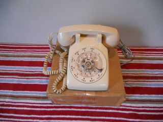 VINTAGE 1957 AT&T ROTARY DIAL DESK TELEPHONE WITH CORDS ALMOND/BEIGE 2