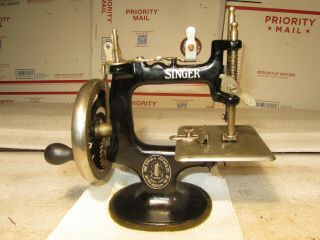 Singer Salesman Sample Miniature Toy Sewing Machine Model 20 Spoke Antique