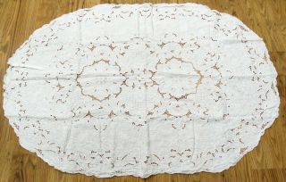 Vintage Oval White Table Cloth 100 Cotton Cut Work Embroidery 62 X 44