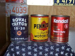 (3) Vintage One Quart Oil Cans,  Pennzoil,  Royal Triton 76,  Kendall