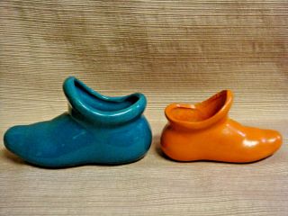 2 VINTAGE Art Pottery PETER PAN / ELF MINIATURE SHOES - Green & Orange 2
