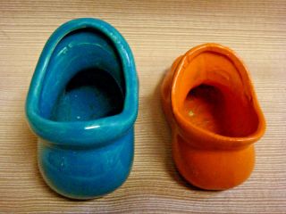 2 VINTAGE Art Pottery PETER PAN / ELF MINIATURE SHOES - Green & Orange 3