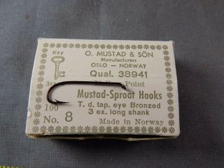 Box Of Vintage Mustad 38941 8 3xl Sproat Fly Hooks